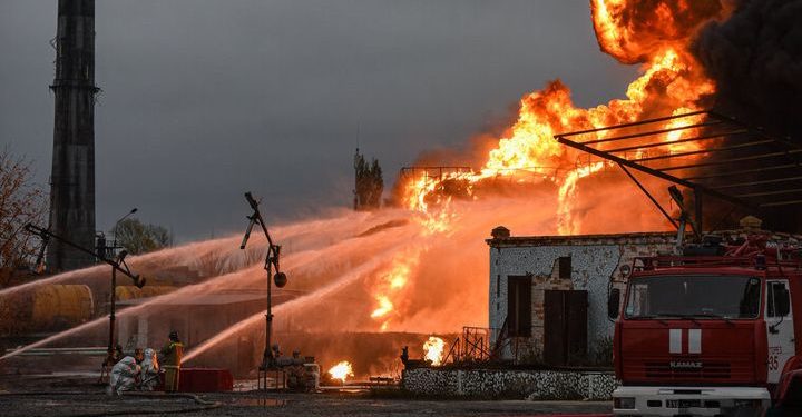 В Краснодарском крае от удара БПЛА загорелась нефтебаза, есть пострадавшие
