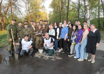 В рязанском парке имени Белякова высадили 80 саженцев молодых вязов В рязанском парке имени Белякова высадили 80 саженцев молодых вязов