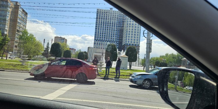 Около рязанского ЗАГСа произошло ДТП