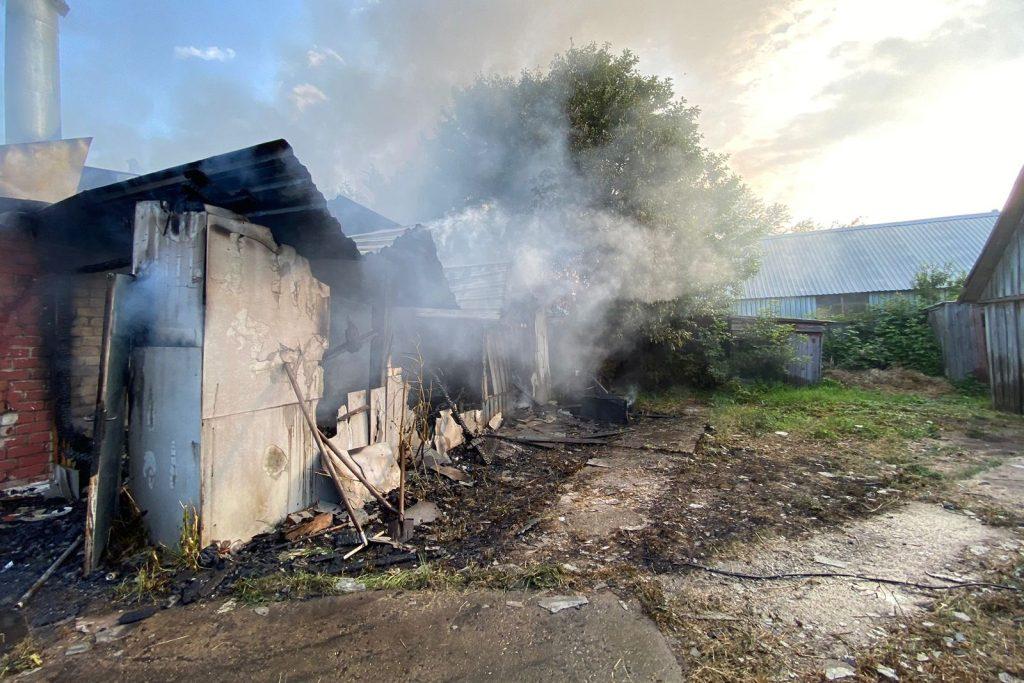 В Сети опубликовали снимки с места пожара в Пителинском районе