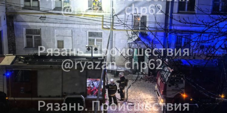 На пожаре в центре Рязани спасли мужчину