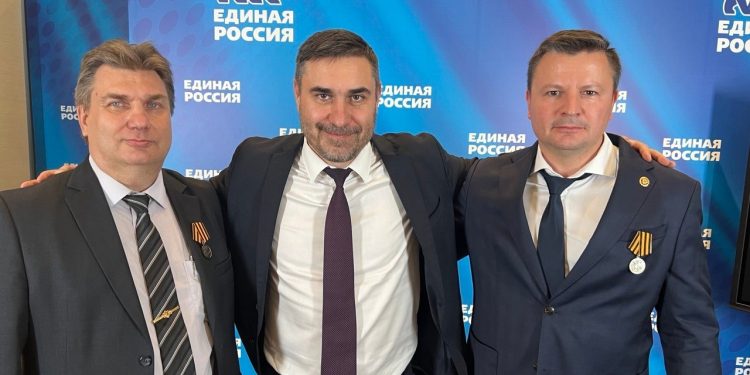 Рязанских врачей Карпунина и Горелова наградили медалями ДНР «За храбрость» Рязанских врачей Карпунина и Горелова наградили медалями ДНР «За храбрость»