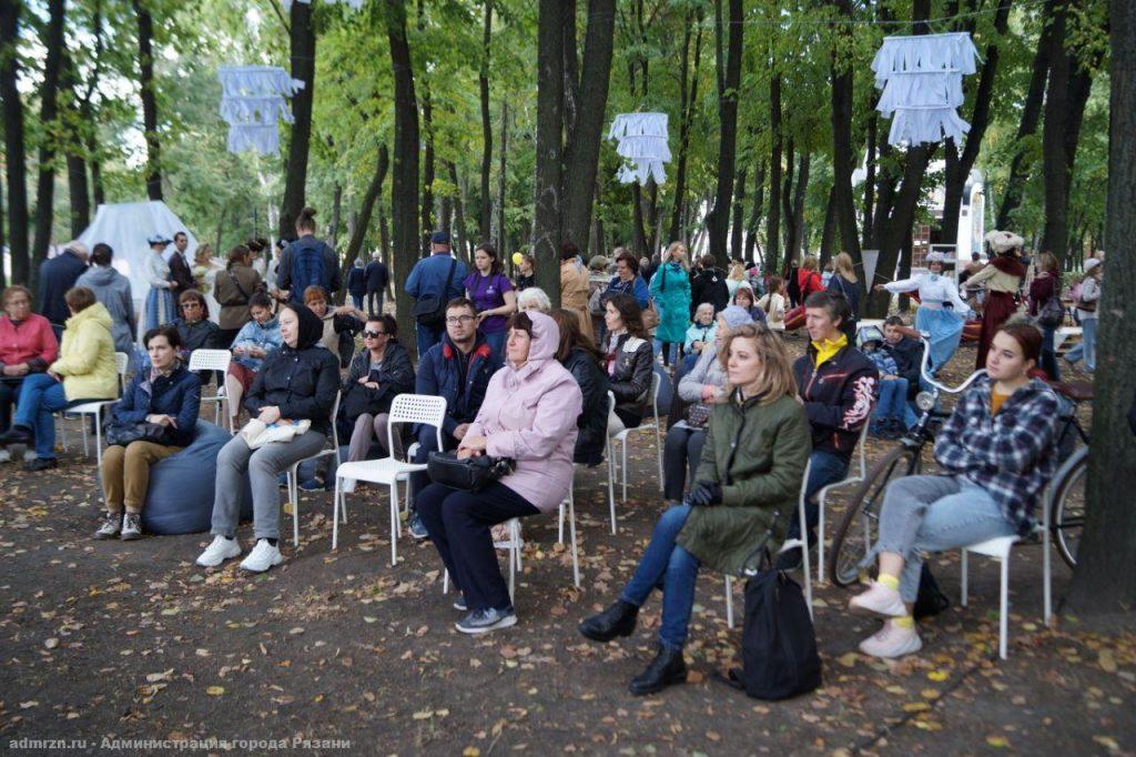 В рязанском Кремлевском сквере прошел городской пикник в стиле дореволюционной Рязани