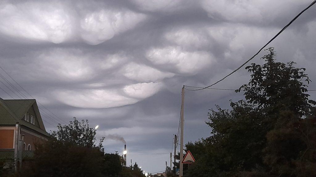 В небе над рязанским Новомичуринском засняли устрашающие облака Asperitas