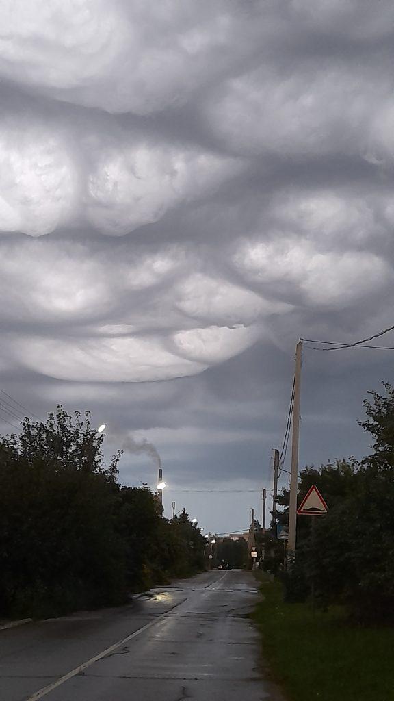 В небе над рязанским Новомичуринском засняли устрашающие облака Asperitas