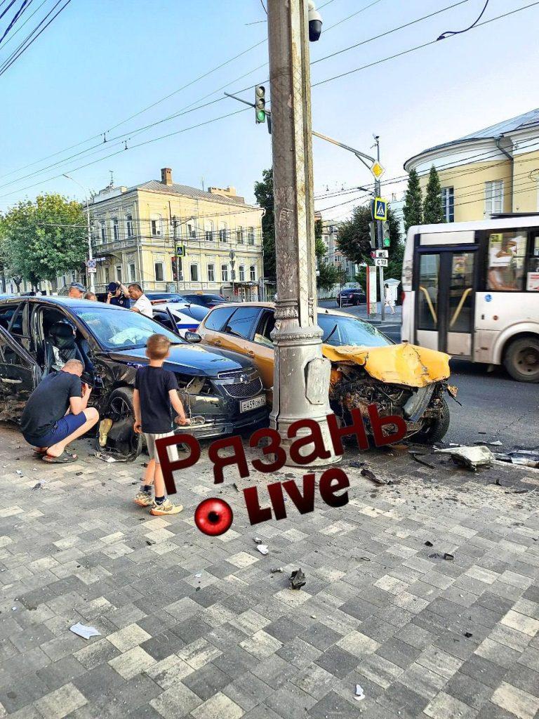 В центре Рязани произошло жёсткое ДТП