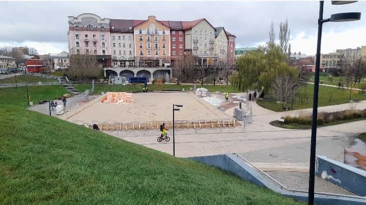 На рязанском Лыбедском бульваре продолжаются работы по подготовке нового катка