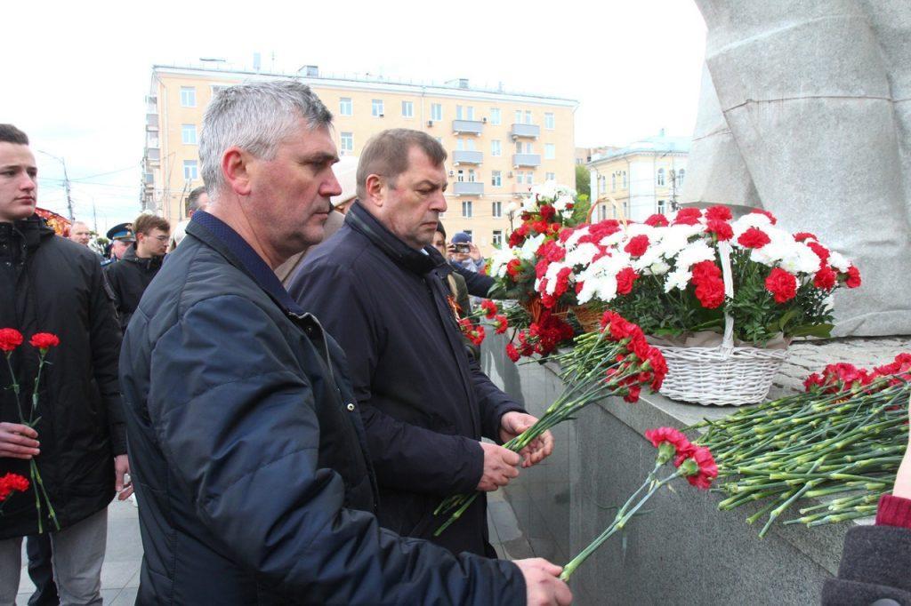 В День Победы рязанцы возложили цветы к Вечному огню