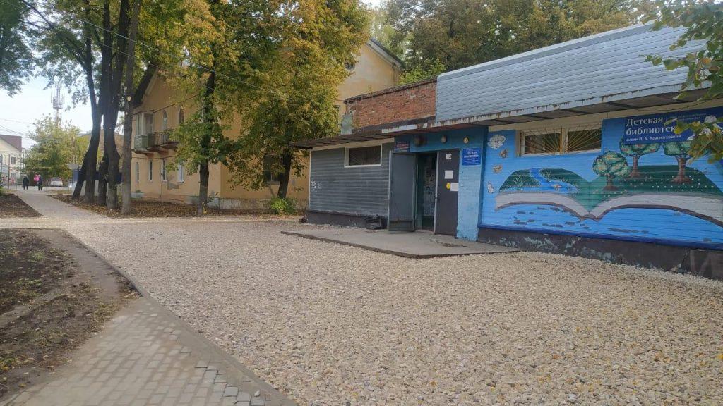 В рязанском сквере "Сокол" продолжаются работы по благоустройству