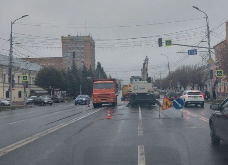 На Первомайском проспекте перекрыли две полосы движения