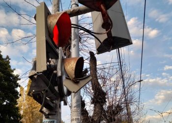 Около рязанской поликлиники №4 неизвестные испортили светофор