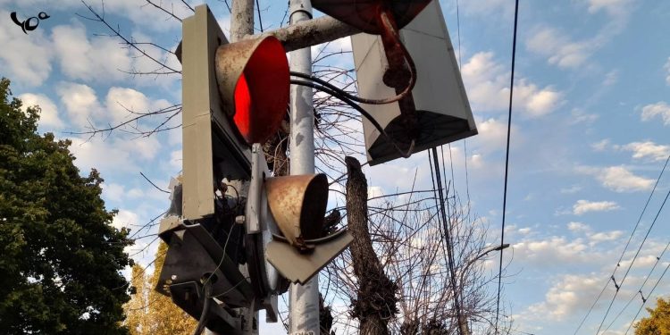 Около рязанской поликлиники №4 неизвестные испортили светофор