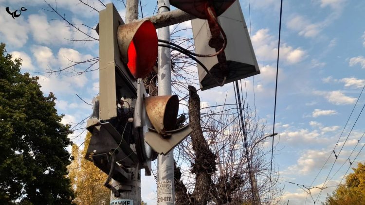 Около рязанской поликлиники №4 неизвестные испортили светофор