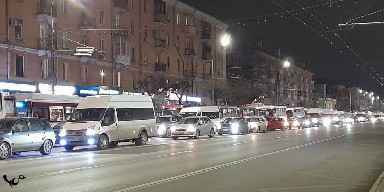 Вечером 9 ноября на Первомайском проспекте образовалась огромная пробка Вечером 9 ноября на Первомайском проспекте образовалась огромная пробка