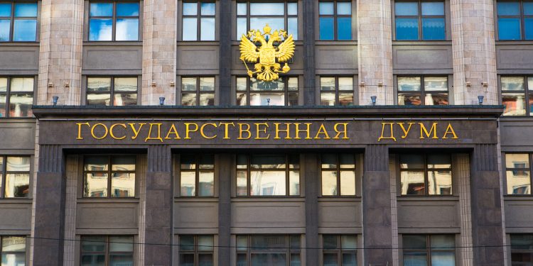 В Госдуме предложили отменить шестидневную рабочую неделю перед Новым годом