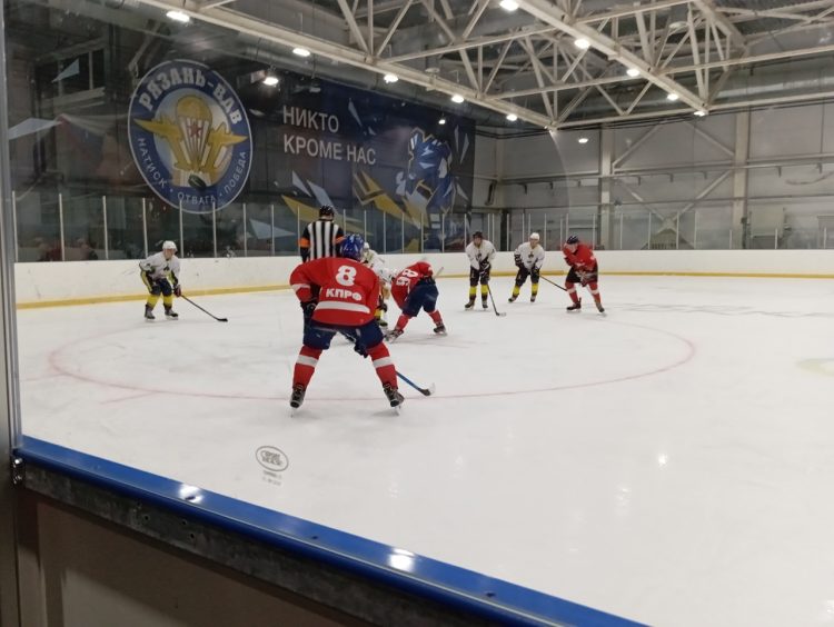 Завершился очередной матч ХК "КПРФ"