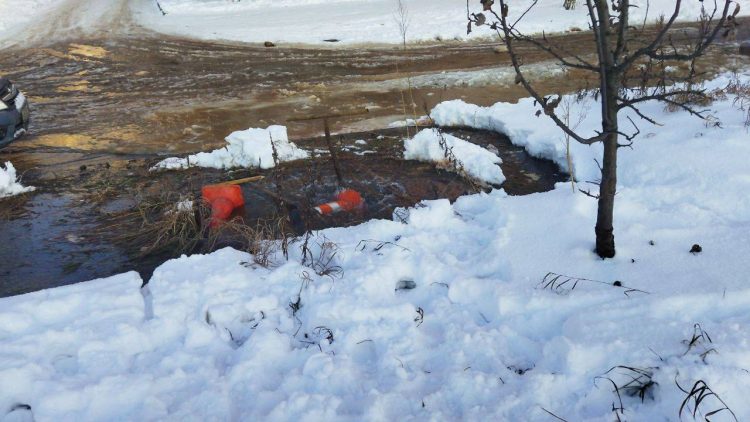 Горожане засняли затопленную улицу Зубковой