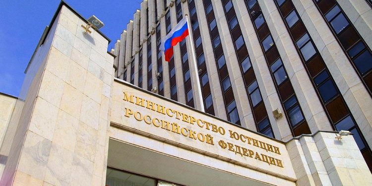 Минюст РФ требует признать экстремистским и запретить движение ЛГБТ в России Минюст РФ требует признать экстремистским и запретить движение ЛГБТ в России