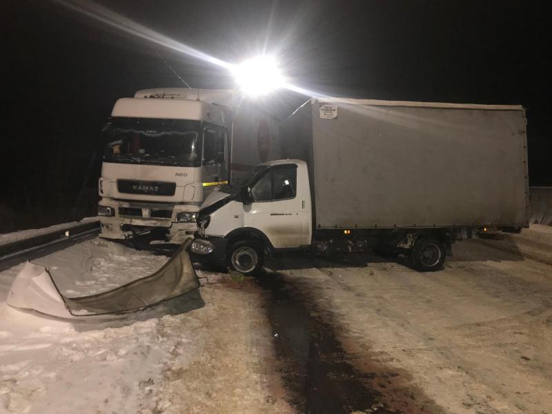 В Шиловском районе столкнулись два грузовика