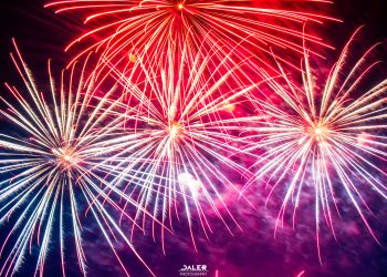 В новогоднюю ночь салюты вспыхивали над Рязанью, несмотря на запрет