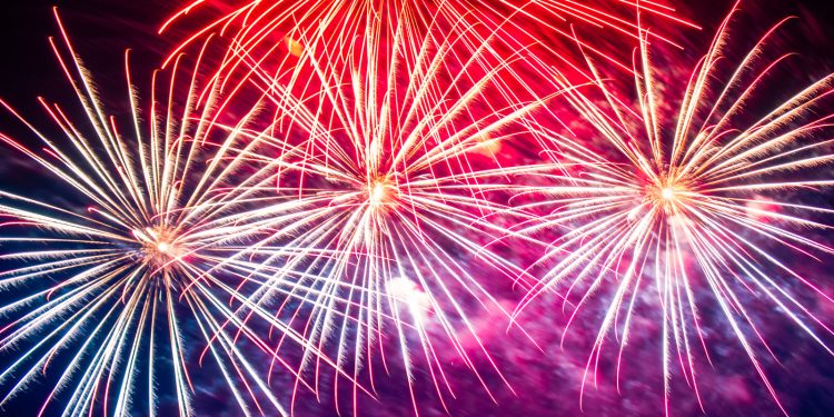 В новогоднюю ночь салюты вспыхивали над Рязанью, несмотря на запрет