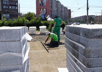 Артемов проконтролировал ход работ по благоустройству в рязанском сквере Трудовой доблести