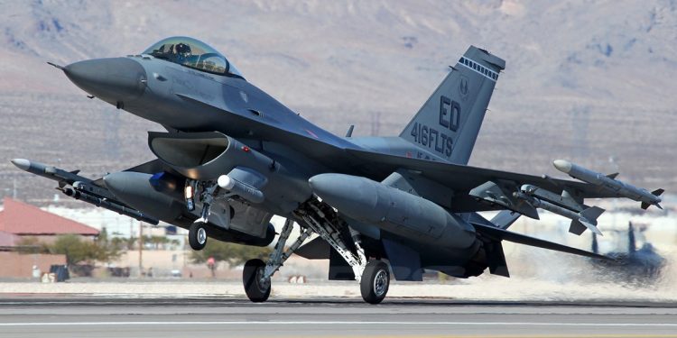 В зоне СВО появились F-16