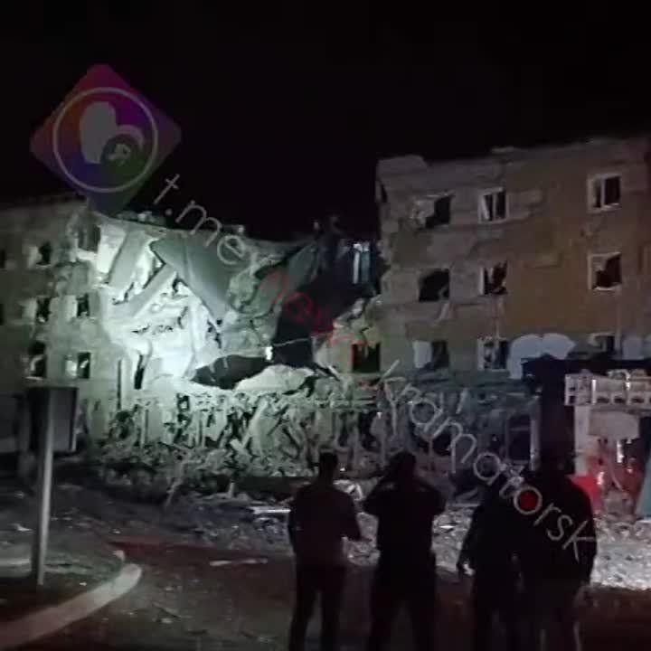 Разбита гостиница с националистами