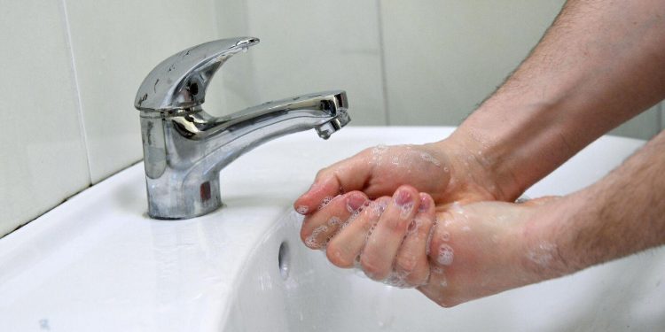 На улице Грибоедова 20 мая отключили холодную воду