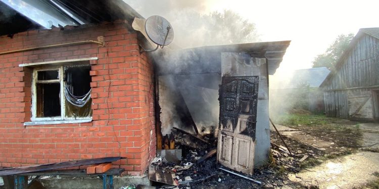 В Сети опубликовали снимки с места пожара в Пителинском районе