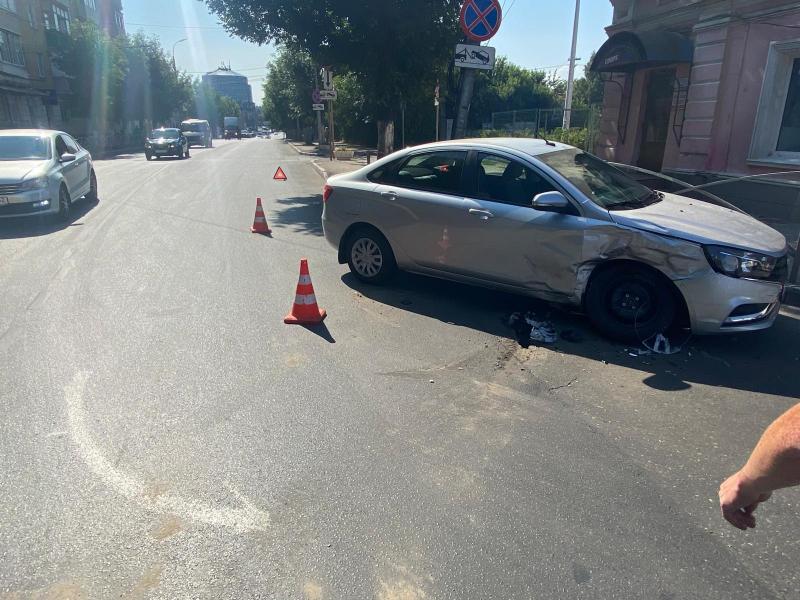 В ДТП на улице Горького пострадали два человека