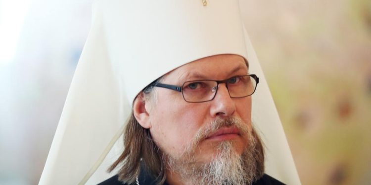 Рязанский митрополит Марк передал двум сельским храмам в регионе богослужебные Евангелия