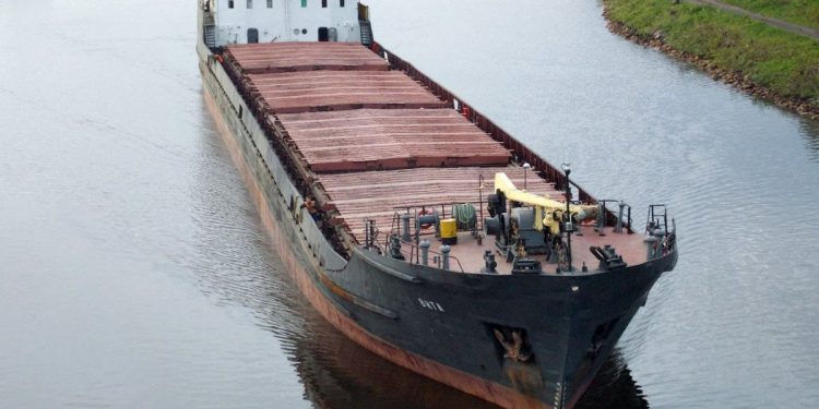 Украинский БПЛА сжег российский сухогруз. Погибли люди