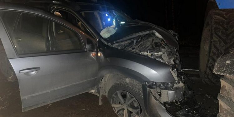 В Путятинском районе столкнулись легковушка и трактор