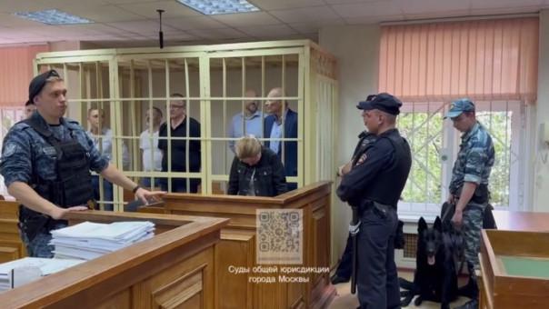 К шести годам тюрьмы приговорили российских чиновников за 190 миллионов рублей взятки