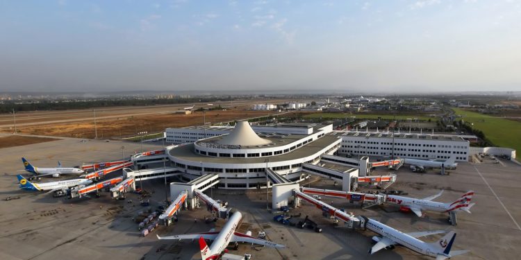 В турецкой Антальи бастуют диспетчеры аэропорта В турецкой Антальи бастуют диспетчеры аэропорта