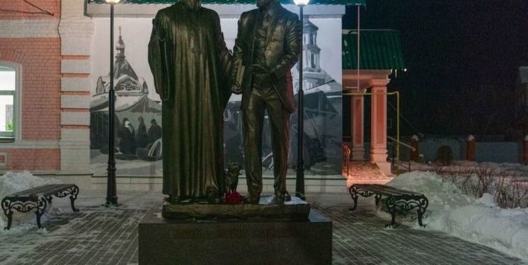 В рязанском поселке Тума установили памятник протоиерею и земскому врачу