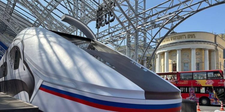 Россиянам показали поезд «Белый кречет»