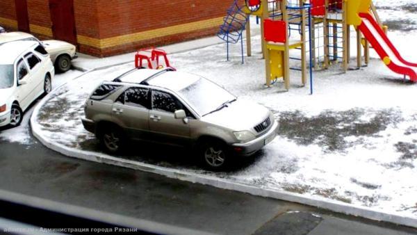 С начала года в Рязани за парковку в зеленой зоне оштрафовали 11 680 водителей-нарушителей
