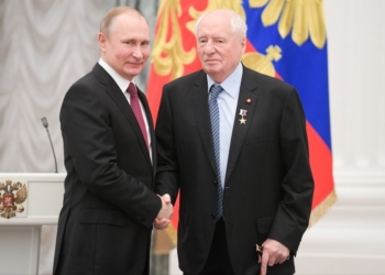 Путин назвал режиссера Захарова личностью колоссального масштаба