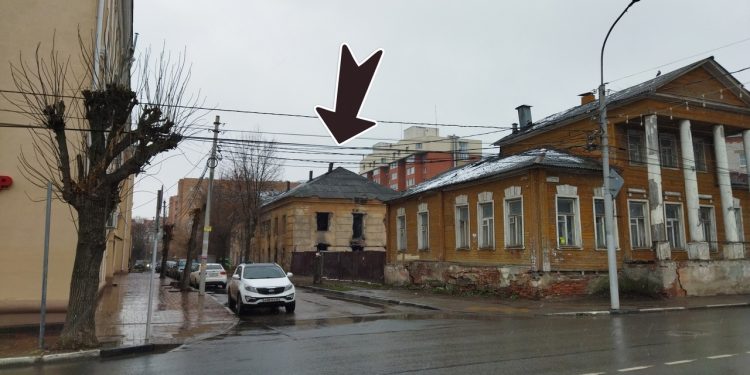 В Рязани возле дома Херасковых приступили к сносу двухэтажной каменной постройки