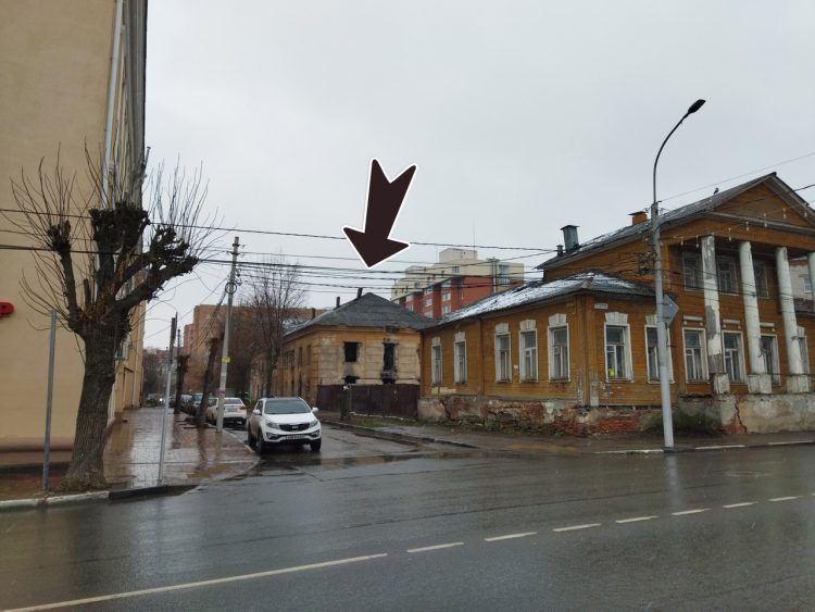 В Рязани возле дома Херасковых приступили к сносу двухэтажной каменной постройки