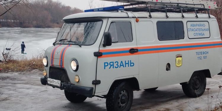 10 января рязанские спасатели провели рейд на реке Трубеж