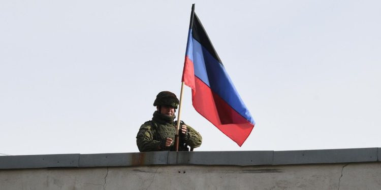 Российский флаг водружен над Свиридоновкой ДНР