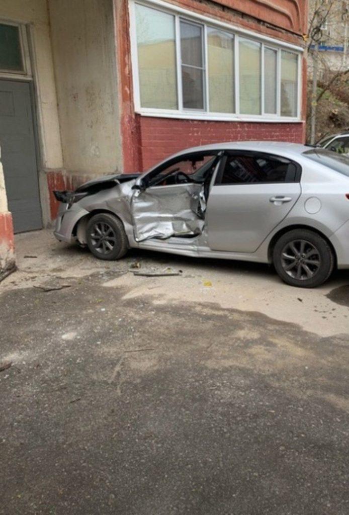 На рязанской улице 3-и Бутырки водитель автомобиля протаранил две машины