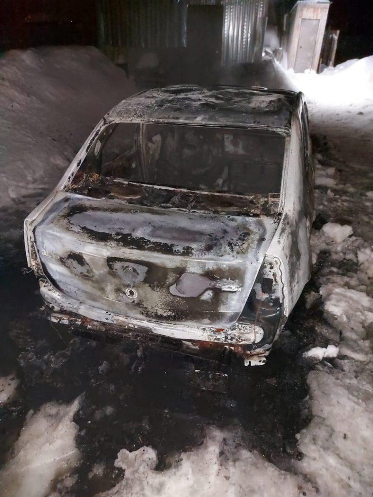 В Сети появились снимки с места смертельного пожара в рязанских Дубровичах