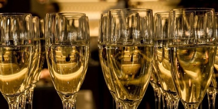 Запрет на алкогольные корпоративы могут ввести в России