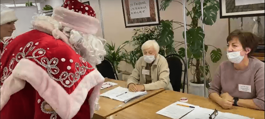 В Рязани на выборы губернатора пришли Дед Мороз, Чеширский кот и Космонавт