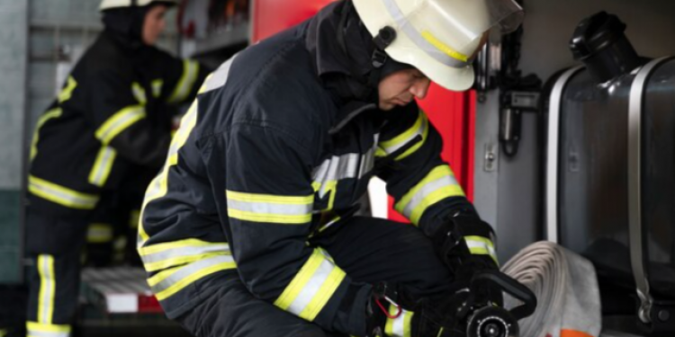 На улице Телевизионной загорелся гаражный кооператив