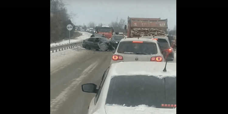 В Рязанском районе из-за ДТП на дороге образовалась пробка